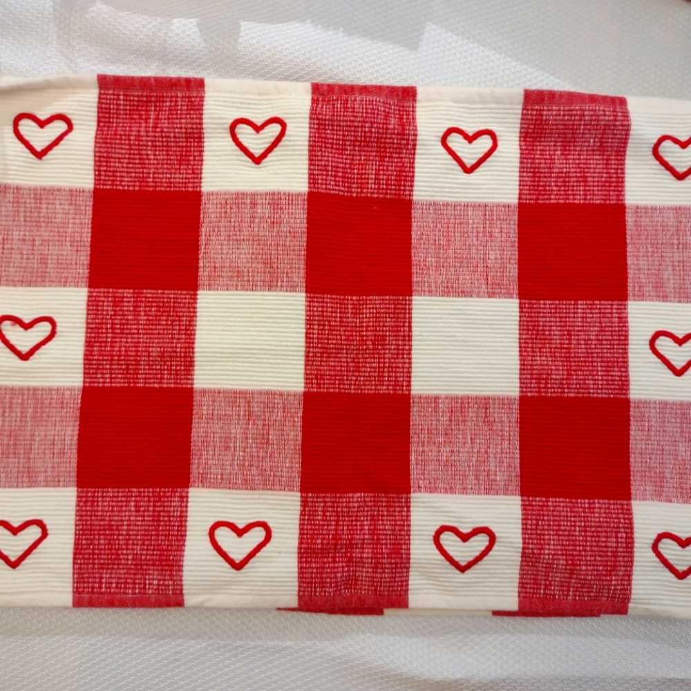 Set of 4, heart Placemats